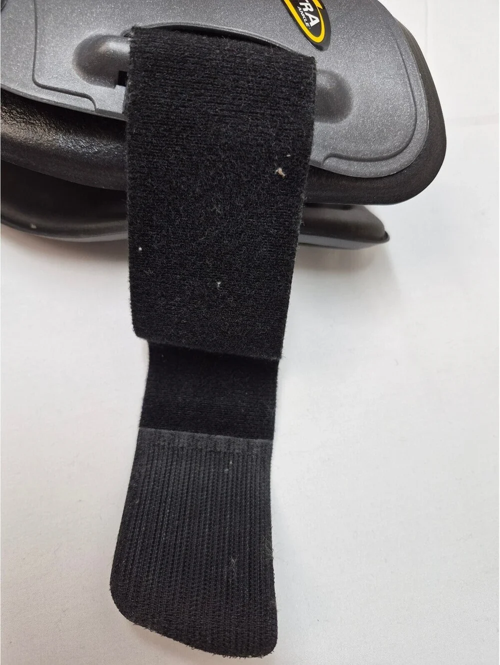 McDavid Ultra Ankle Brace Support with Adjustable Strap, Sz M, Black/Grey B438
